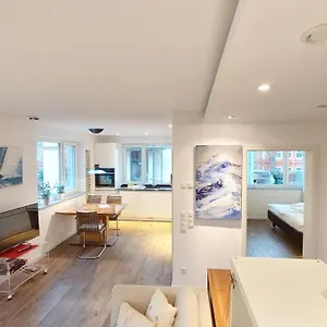 Apartment Stilvolle In Elbnaehe Mit Balkon, Parkplatz Dresden
